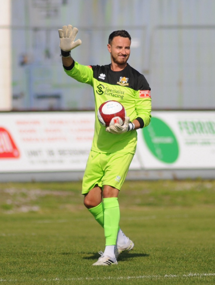 Tributes to former Bridlington Town goalkeeper after fatal assault at York station