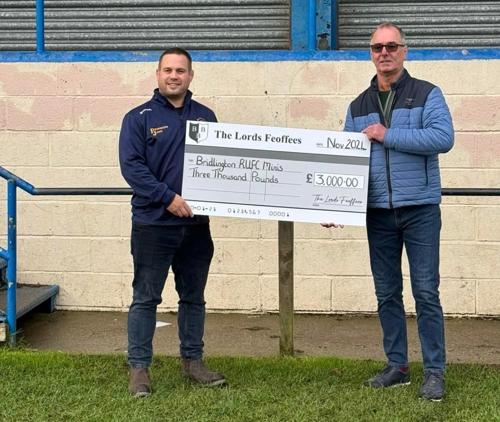 Bridlington RUFC receive generous donation for Skegness Tour