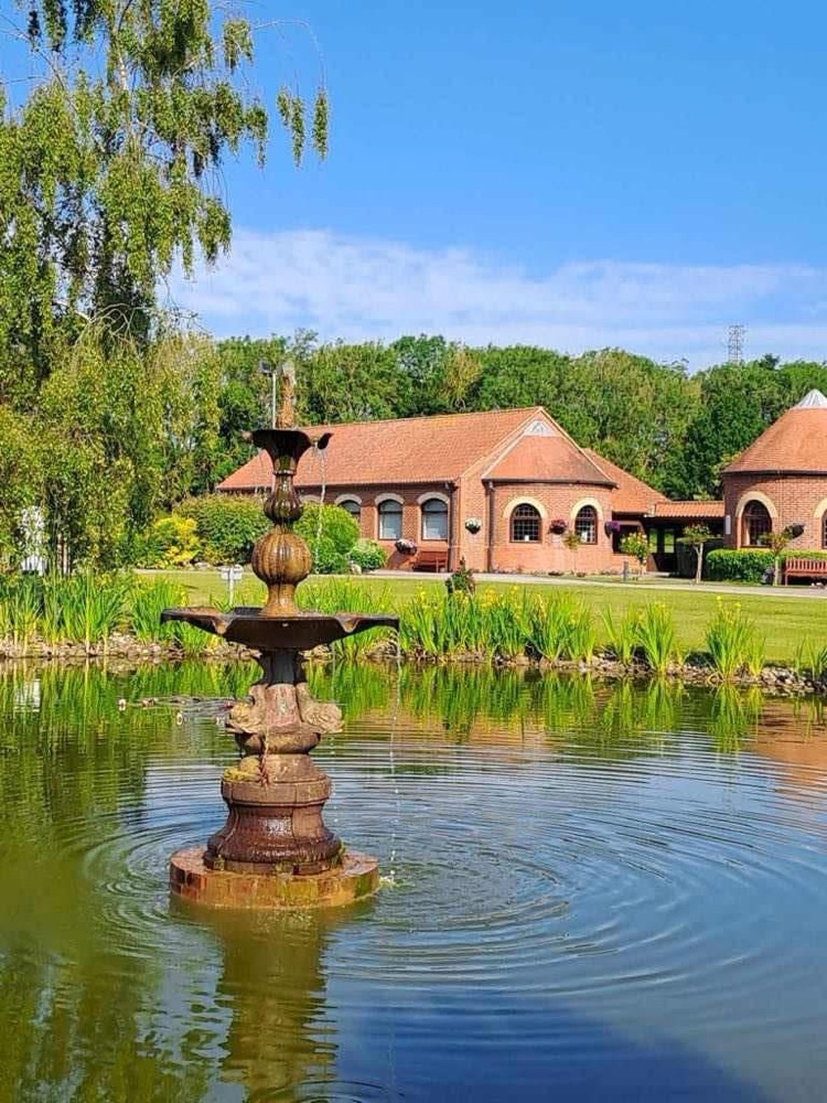 East Riding Crematorium donates £10,000 to St Catherine’s Hospice