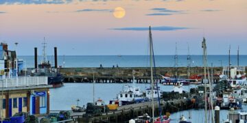 Full ‘Beaver Moon‘ this evening over the East Yorkshire coast