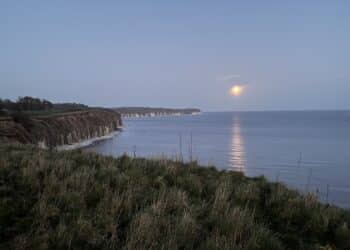 Delightful Worm Moon glows over the Bridlington coast