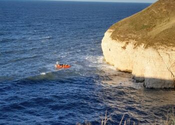 Thornwick Bay rescue involving 4 people struggling in difficult sea conditions